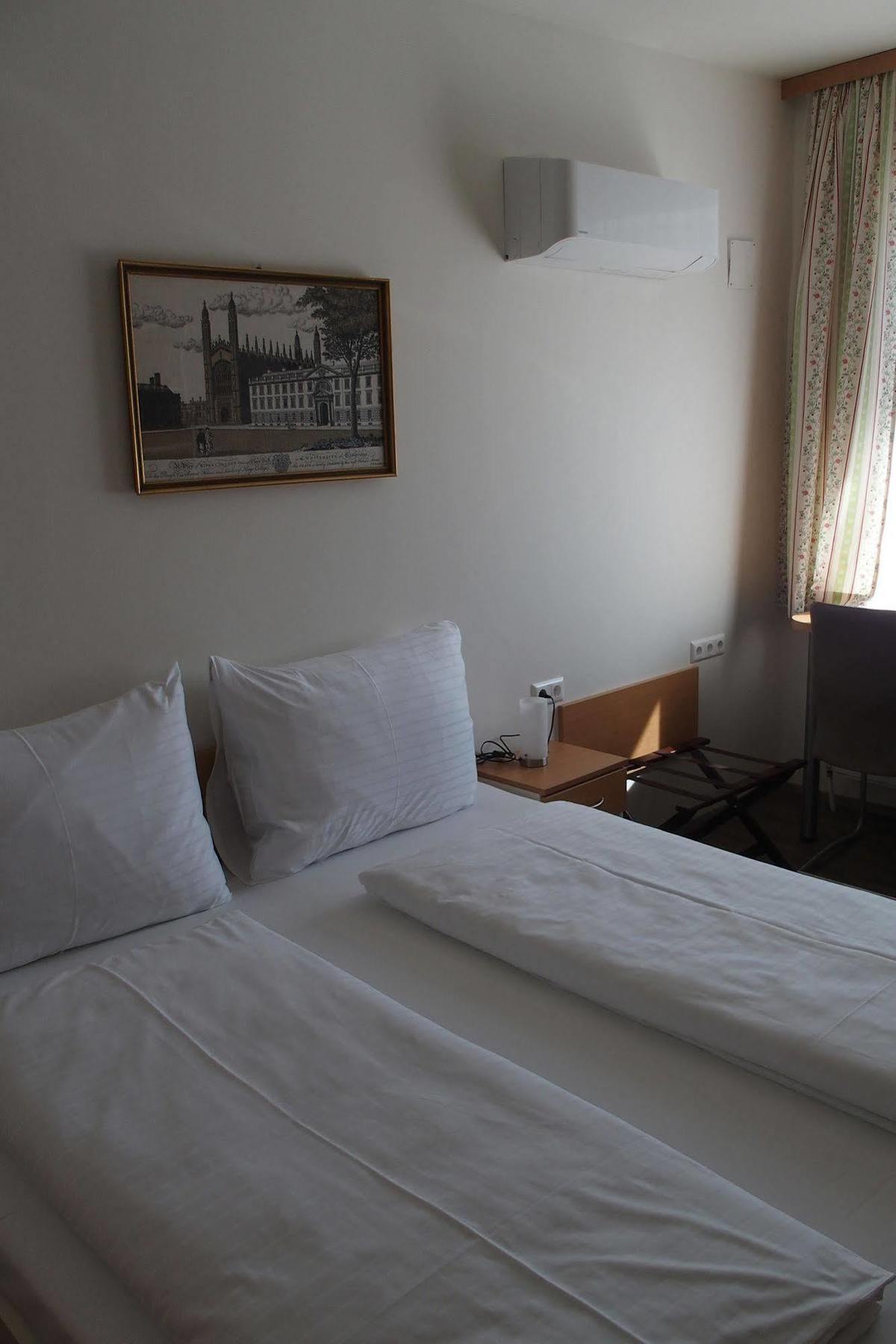 Pension Casa Topolino Wiener Neustadt Exteriör bild