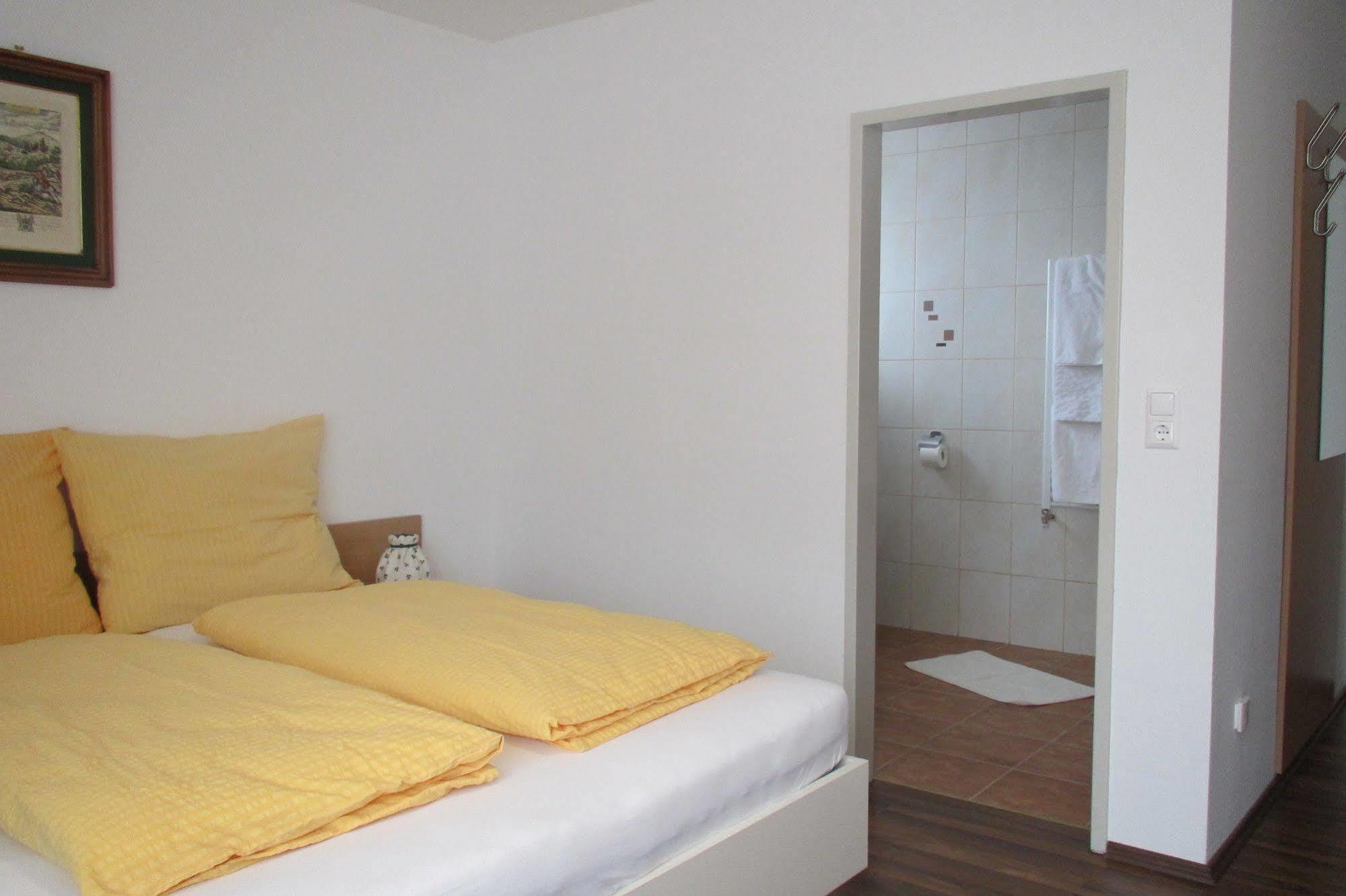 Pension Casa Topolino Wiener Neustadt Exteriör bild