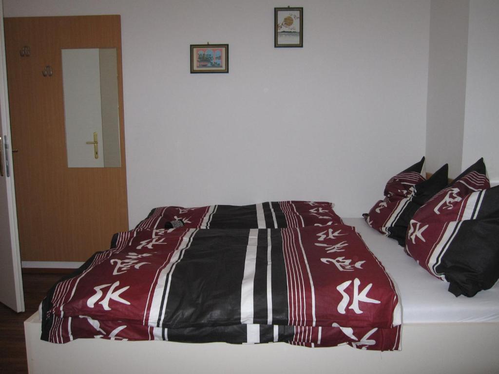 Pension Casa Topolino Wiener Neustadt Exteriör bild