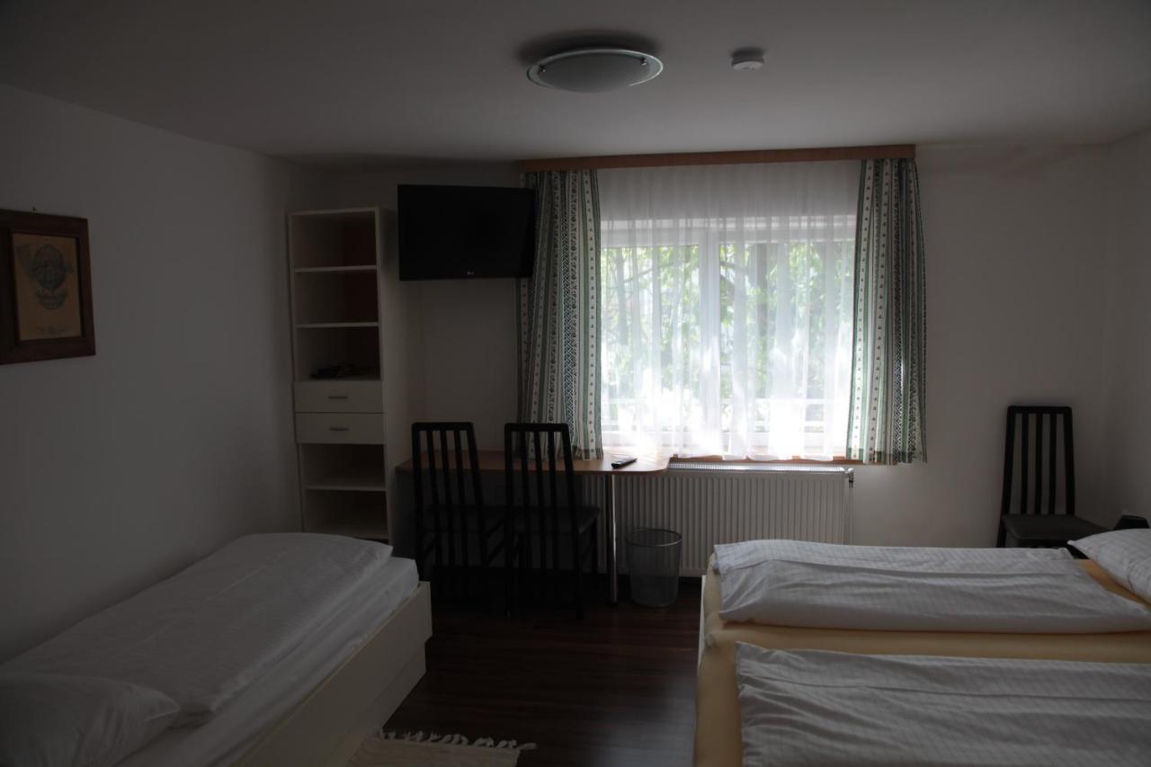 Pension Casa Topolino Wiener Neustadt Exteriör bild
